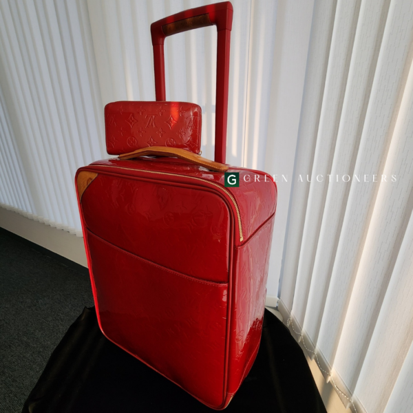 Louis Vuitton Pégase Suitcase